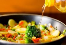 Top 5 dầu ăn cho bé 6 tháng tuổi tốt nhất Bé bao nhiêu tuổi có thể ăn dầu? Cách sử dụng dầu ăn cho bé theo tuổi?