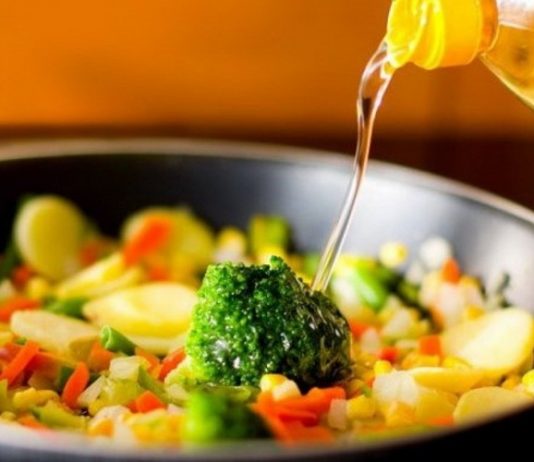 Top 5 dầu ăn cho bé 6 tháng tuổi tốt nhất Bé bao nhiêu tuổi có thể ăn dầu? Cách sử dụng dầu ăn cho bé theo tuổi?